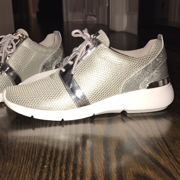 Metallic sneakers - Picture 2 of 5